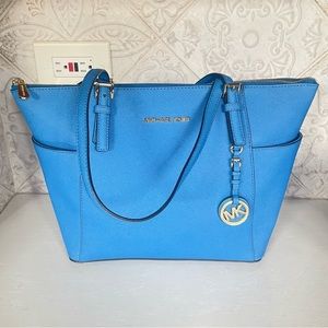 Michael Kors - Charlotte Large Saffiano Leather Top-Zip Tote - Sky Blue